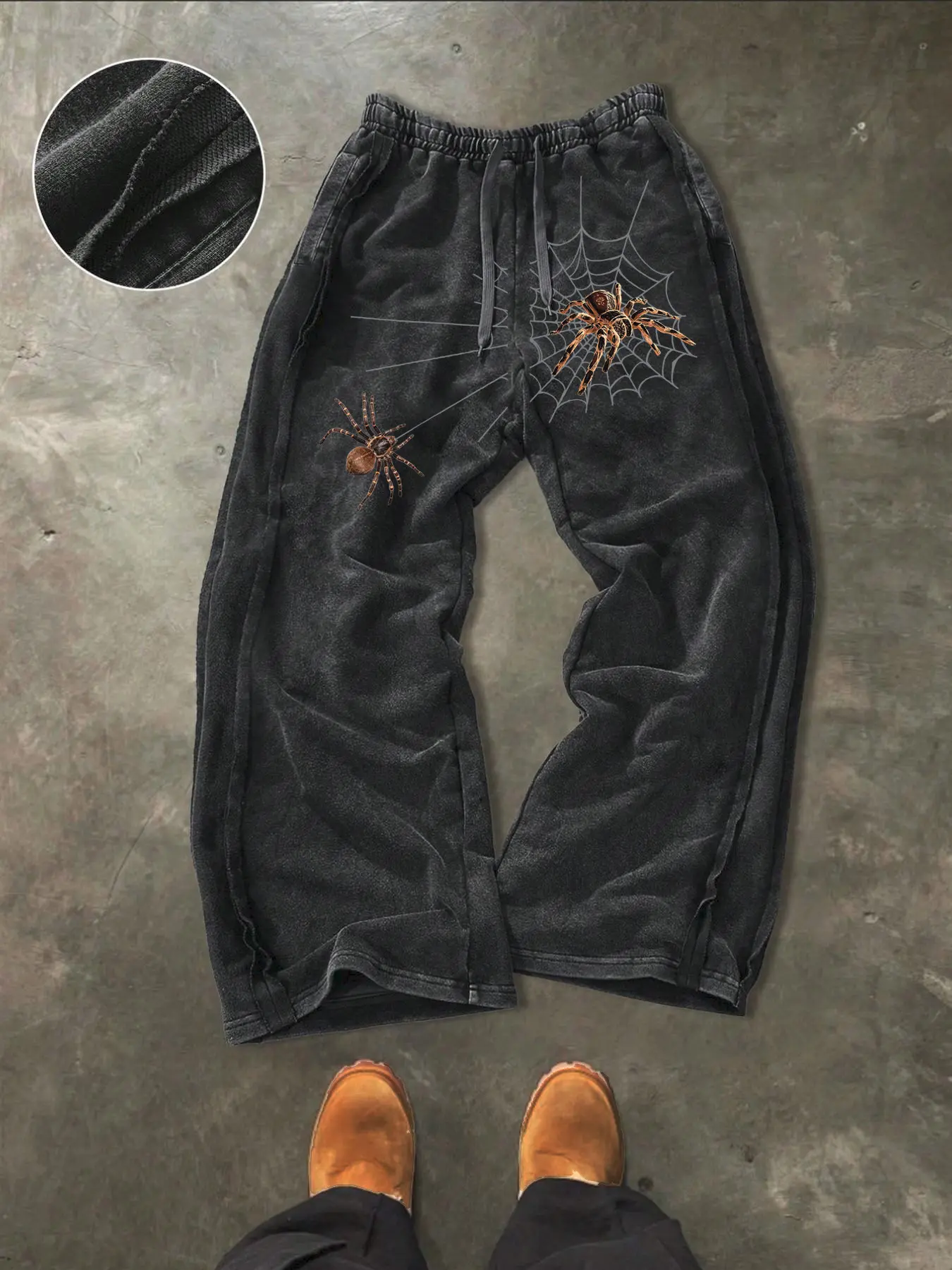 Men's washed and distressed straight-leg trousers, featuring a distressed finish and a spider print. These casual fashion trousers are suitable for all seasons and are ideal for holiday relaxation.