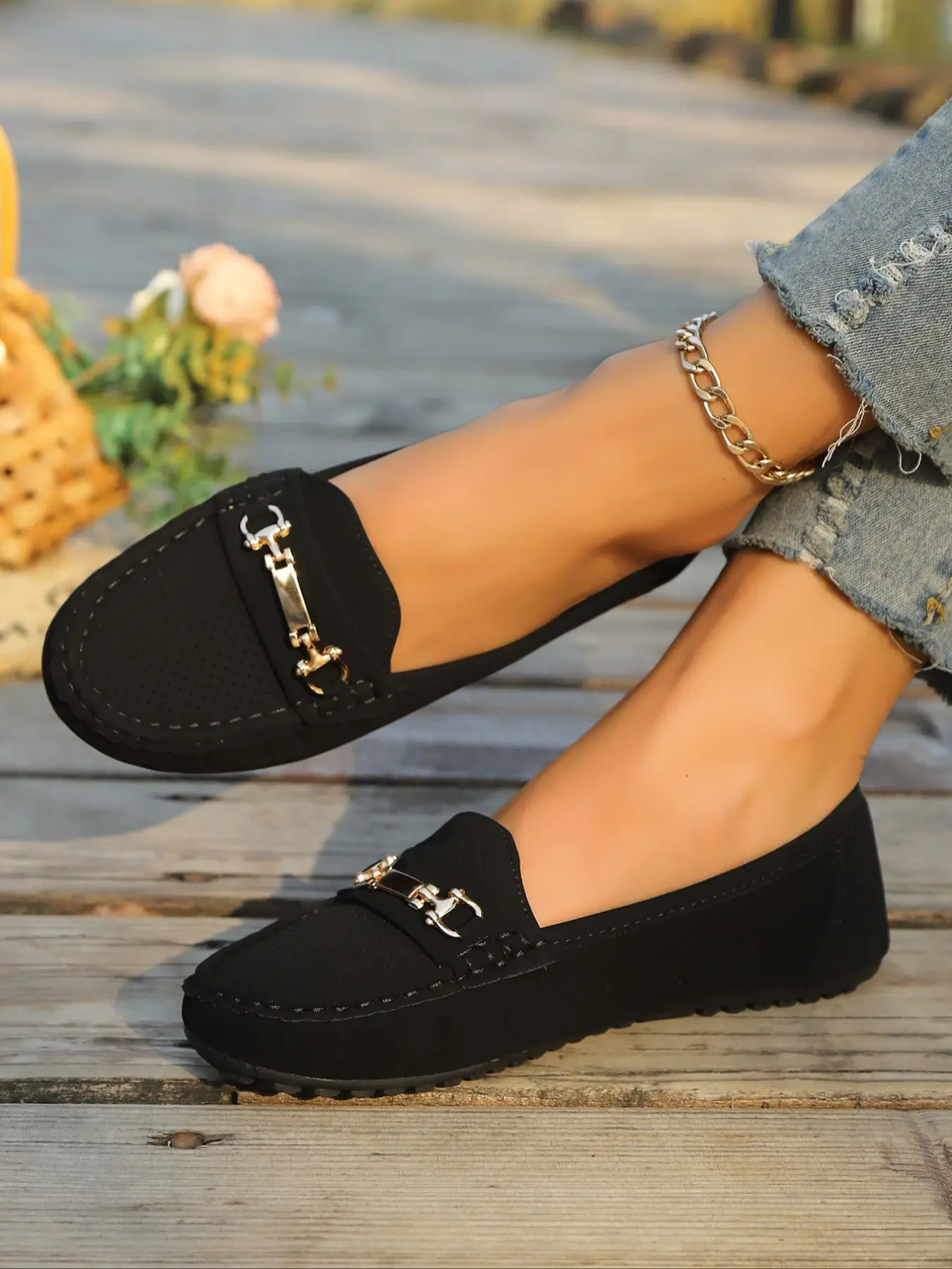 Women's flat shoes, classic loafer style, Round Toe Loafers, suitable for daily casual wear, with rubber non-slip soles, perfect for daily commuting and leisure shopping, pairs well with denim skirts, Round Toe Flats