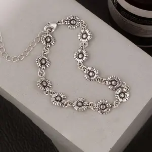 Korean Retro Flower Sunflower Daisy Bracelet for Women Light Luxury Minimalist Jewelry Fashionable Bangle