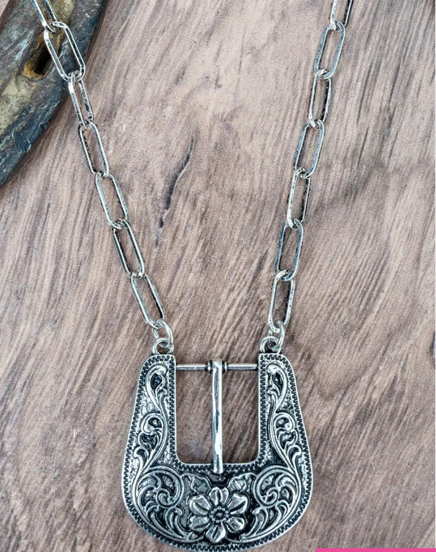 TIPI HEARTLAND BLOOM BUCKLE SILVERTONE NECKLACE