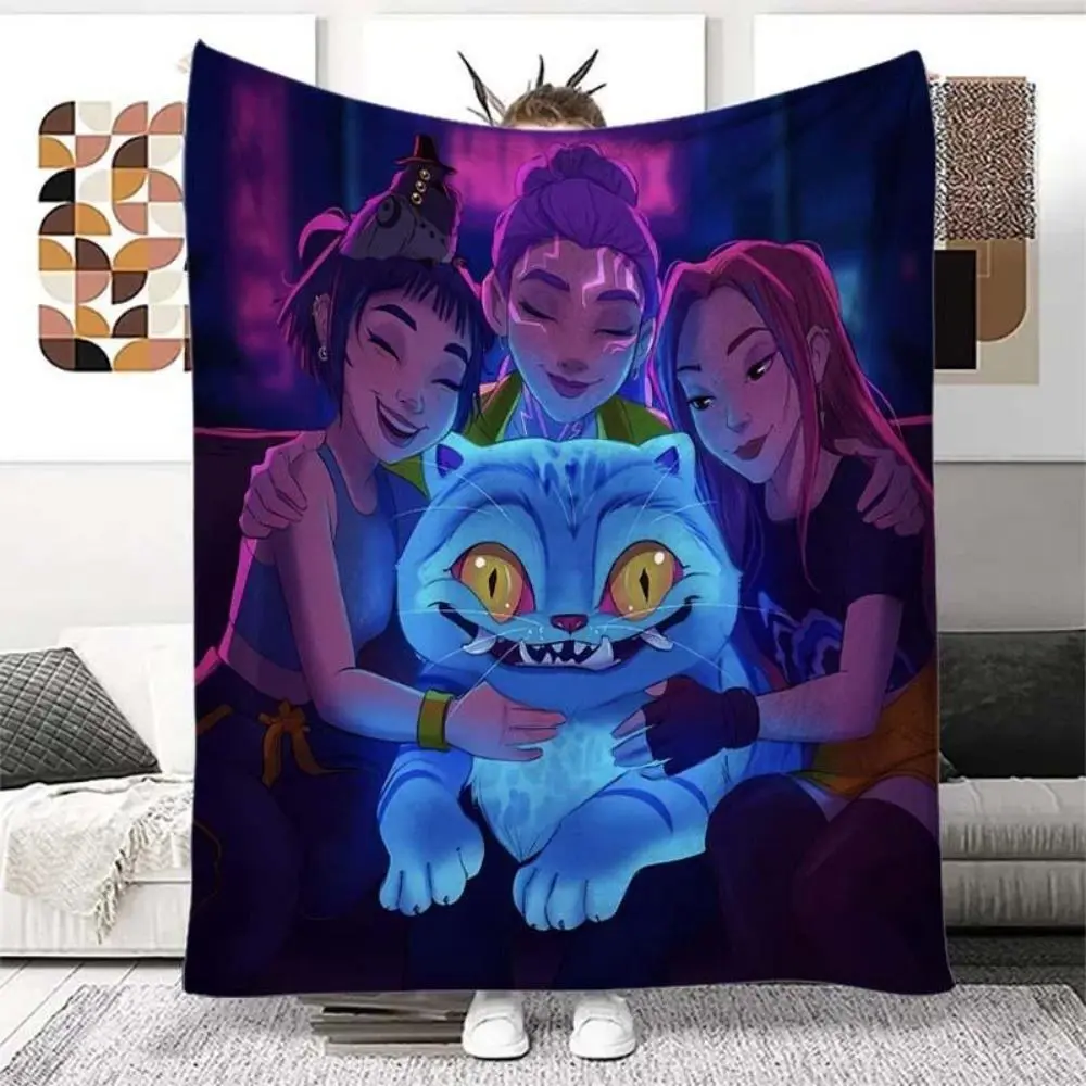 Street Character & Muted Cartoon Face Graphic Flannel Throw Blankets, Skin-Friendly Soft Plush Warm Wrap, Decorative Cover for Sofas & Bedrooms, Thoughtful Gift for Street Art Pattern Collectors