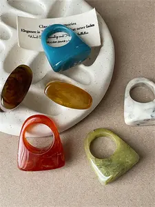 Cute Minimalist Resin Band Geometric Stackable Fashion Ring, Suitable for Daily Wear, Parties, and Vacations, Unique Vintage Design for Gifts