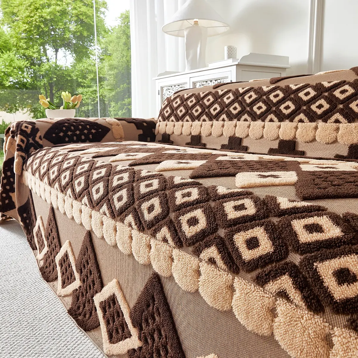 1pc Fashion Casual Plush Sofa Blanket, Embroidered Design, Scratch-Resistant, Dustproof, Slip-Proof, Pet-Friendly, All Seasons