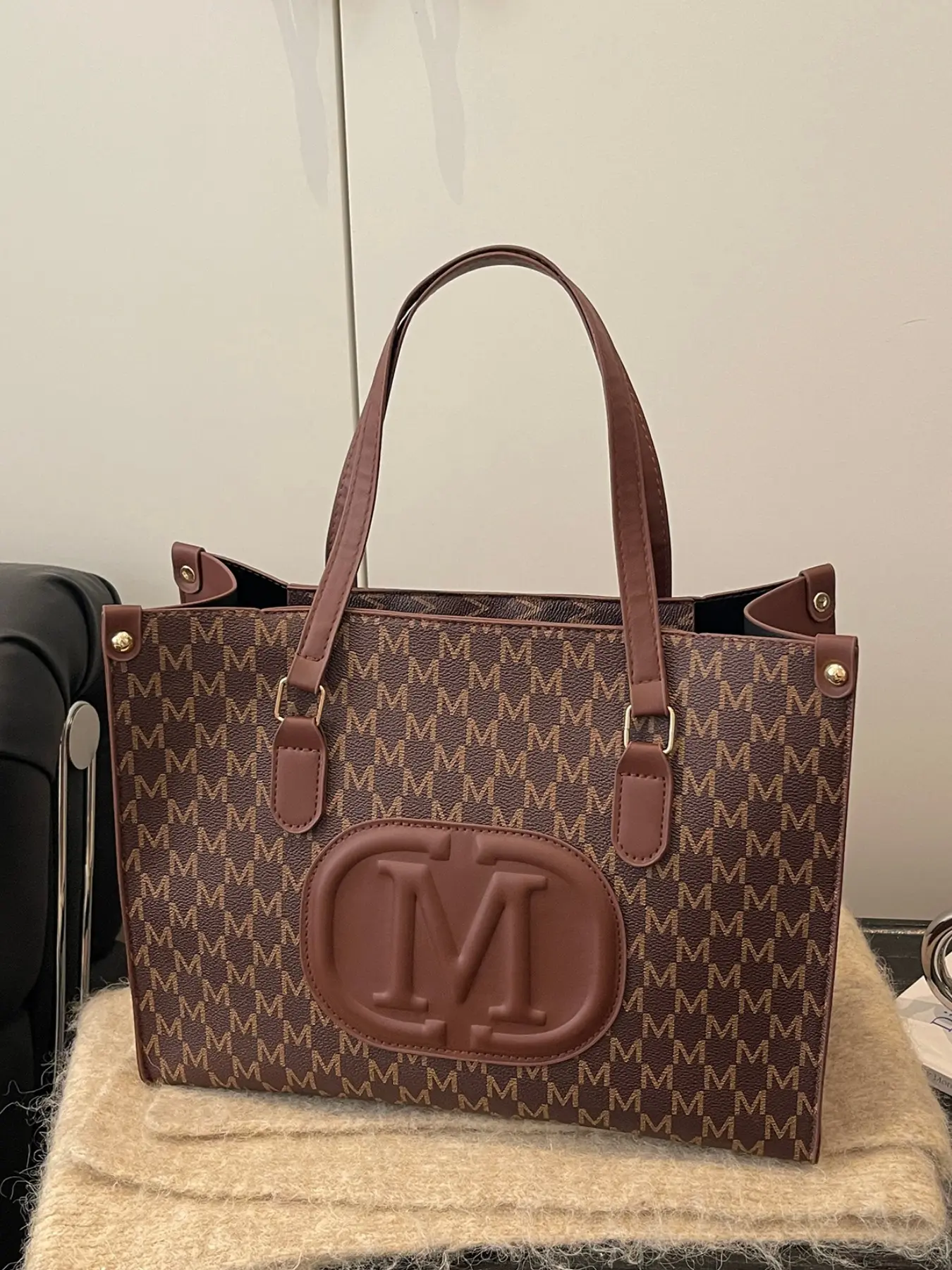 Women's Vintage M Letter Pattern Tote Bag, Durable Faux Leather Large Capacity Shoulder Backpack, Ideal for Work, Office, Commuting, Shopping, Commuter Tote Bag, Versatile Tote Bag, Daily Commuter Bag