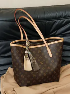Classic Versatile Women's Bag 2026 New Print Handbag, Large Capacity Tote Bag, European and American Fashion Shoulder Bag, Elegant Design