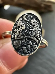 A Retro and Stylish Silver Ring with A "worm" Embossing Design. Perfect for Daily Date or Party Wear, A Gift for Mother's Day or Halloween.