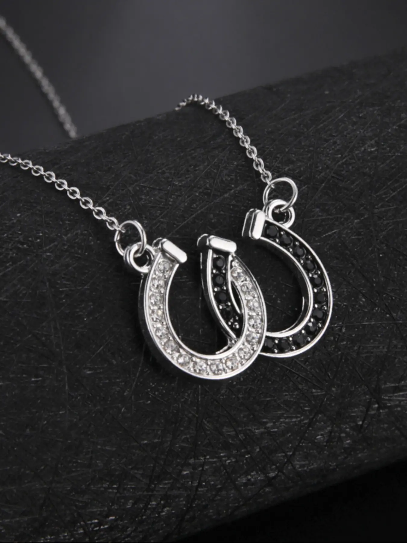 Double Horse Shoe Necklace, Crystal Design, Decorative Necklace, Gift Necklace, Adjustable Silver Color Chain, Perfect for Equestrian Lovers, Daily Wear Jewelry