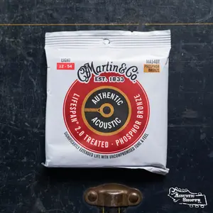 Martin Authentic Light Acoustic Lifespan 2.0 Guitar Strings - Phosphor Bronze