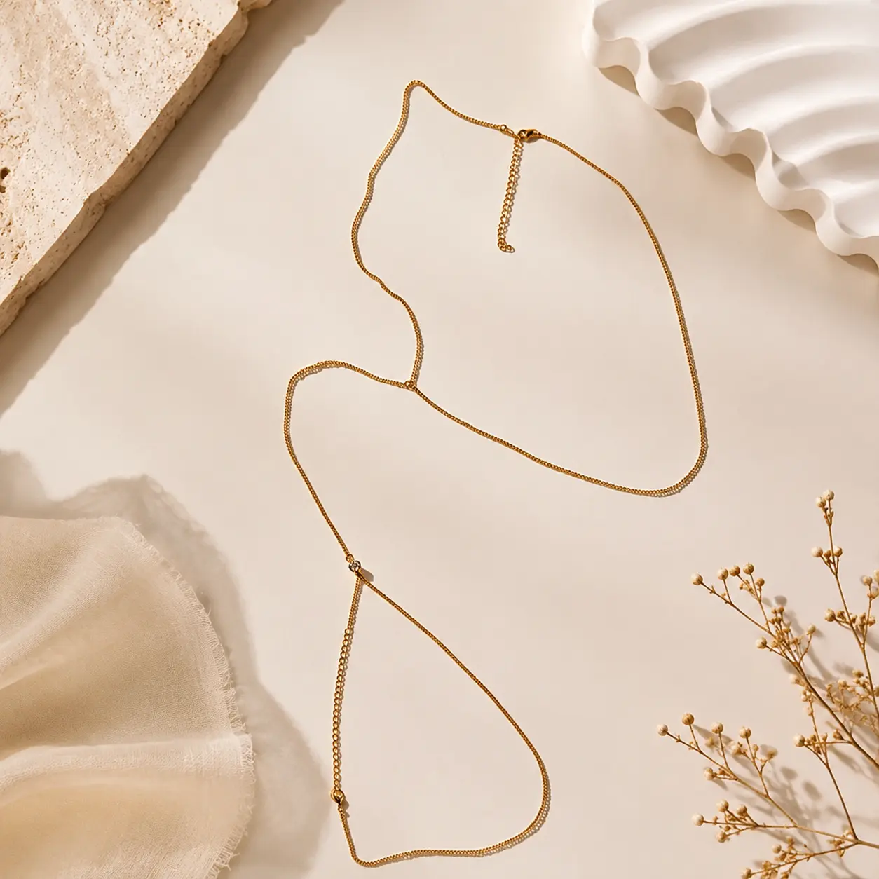 Gold Waist Chain for Women, Minimalist Body Chain Accessory with Delicate Chain Design, Trendy Summer Fashion Jewelry for Beach Outfits, Vacation Style, Party Looks and Everyday Styling