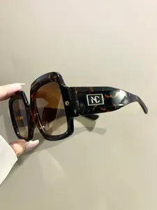 Large Frame Square Glasses, Trendy Fashion Decorative Eyeglasses Thick Frame Legs Eyeglasses Men and Women