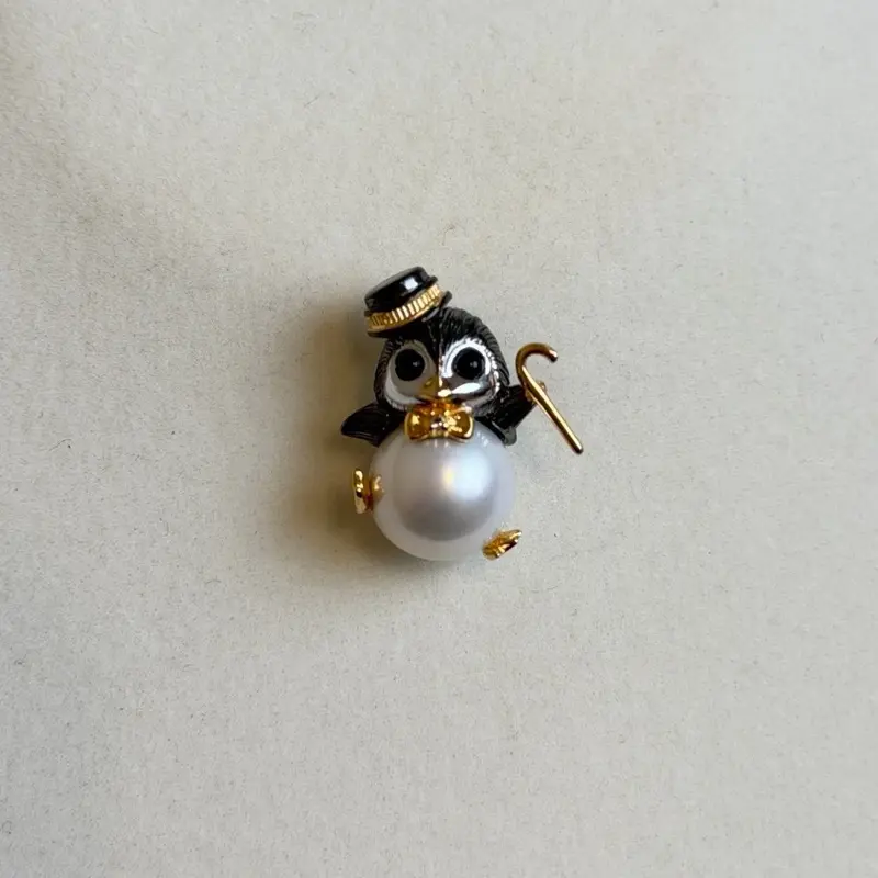 Super cute Mr. Penguin pearl pendant s925