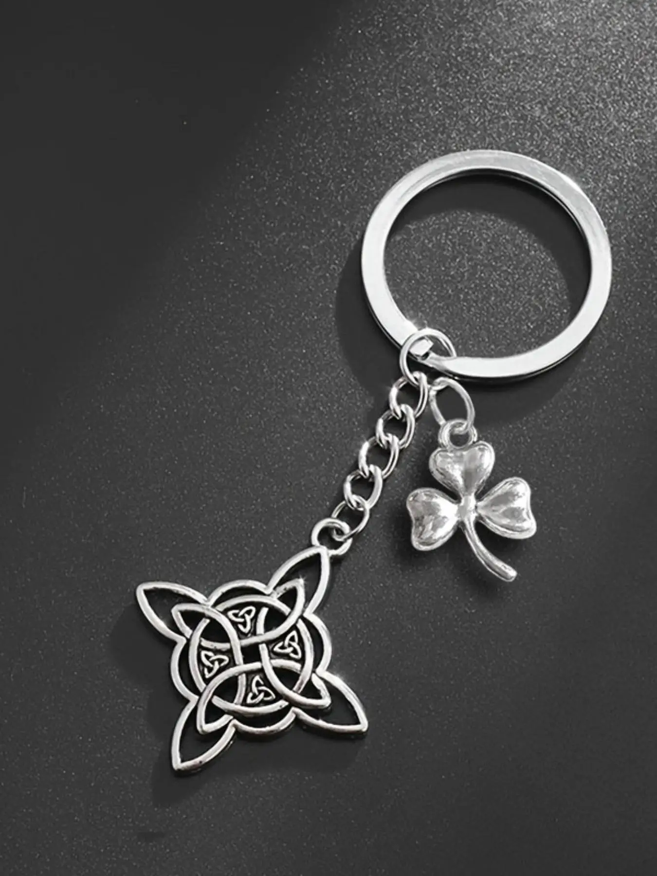 Cute Clover Knot Design Keychain, Punk Style Stainless Steel Keychain for Women & Men, Fashion Accessories for Daily Use, Unique Gifts for Women