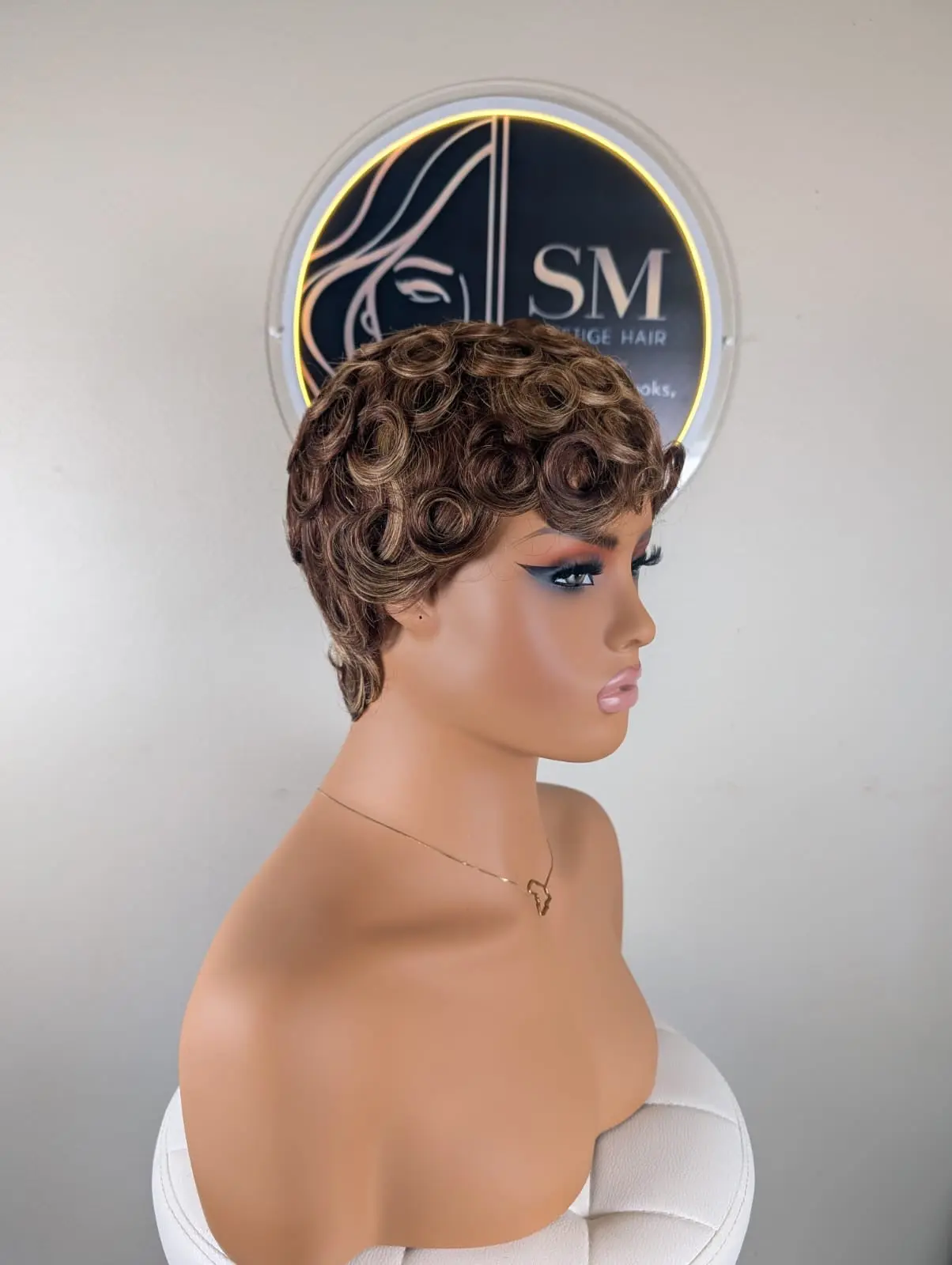 wavy pixie cut                ,
