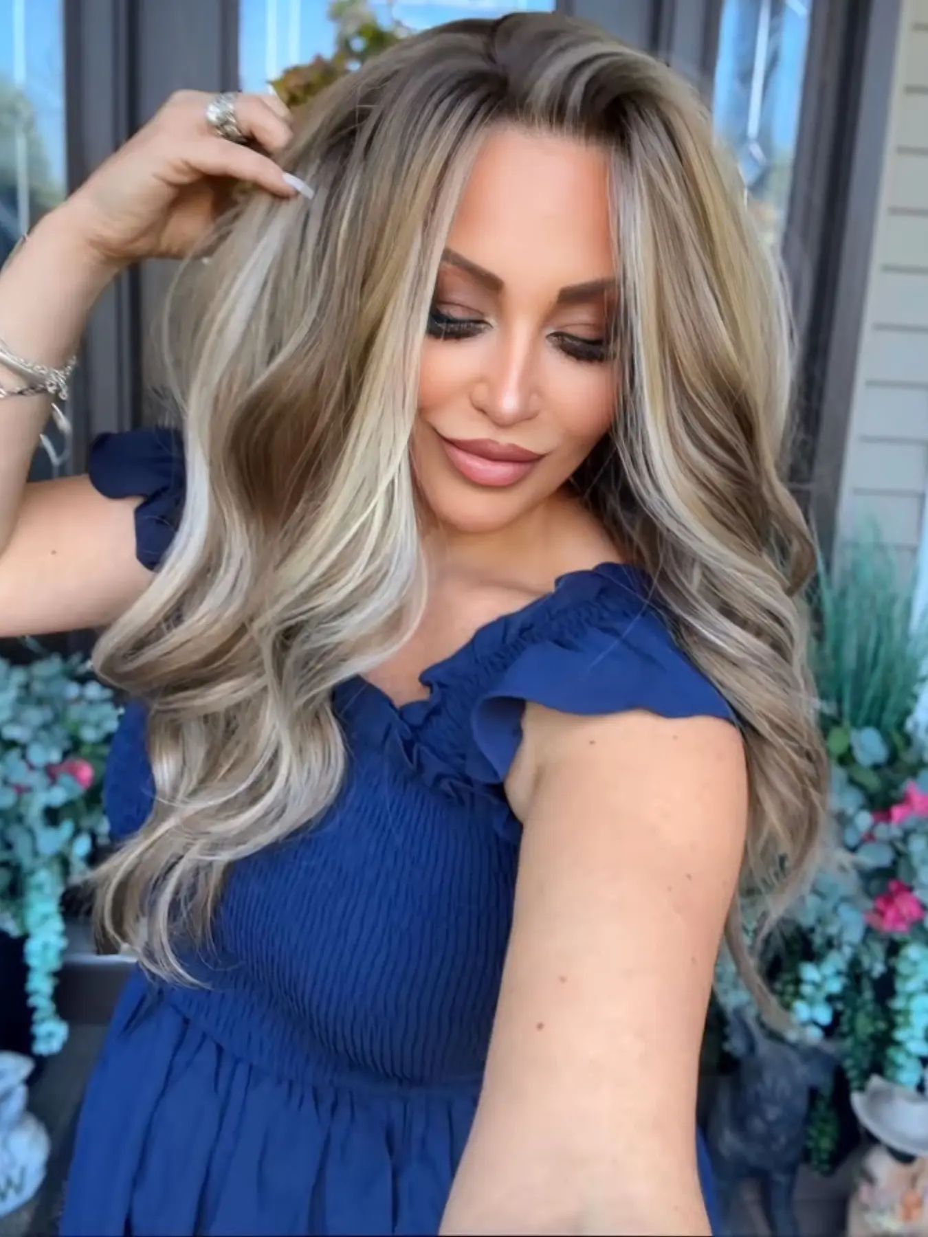 MACA BAKA Giselle Hazel Beige Brown Ombre Highlight Lace Front Wig with Scandinavian Hairline Low Density 18 Inches Long Natural Wavy Light Brown HD Synthetic Lace Front Wigs for Women Pre Plucked
