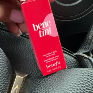 Product Review of Benefit Cosmetics Benetint Liquid Cheek Blush Stain & Lip Tint from E**🇸