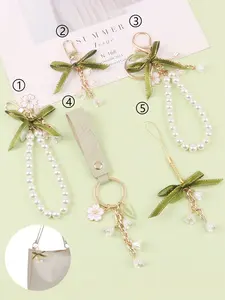 Cute Lily Gold Chain Keychain, Bag Pendant, Bag Charms, Decorative Accessory, Leather Strap, Perfect Gift for Valentine's Day, Mother's Day, Teacher's Day