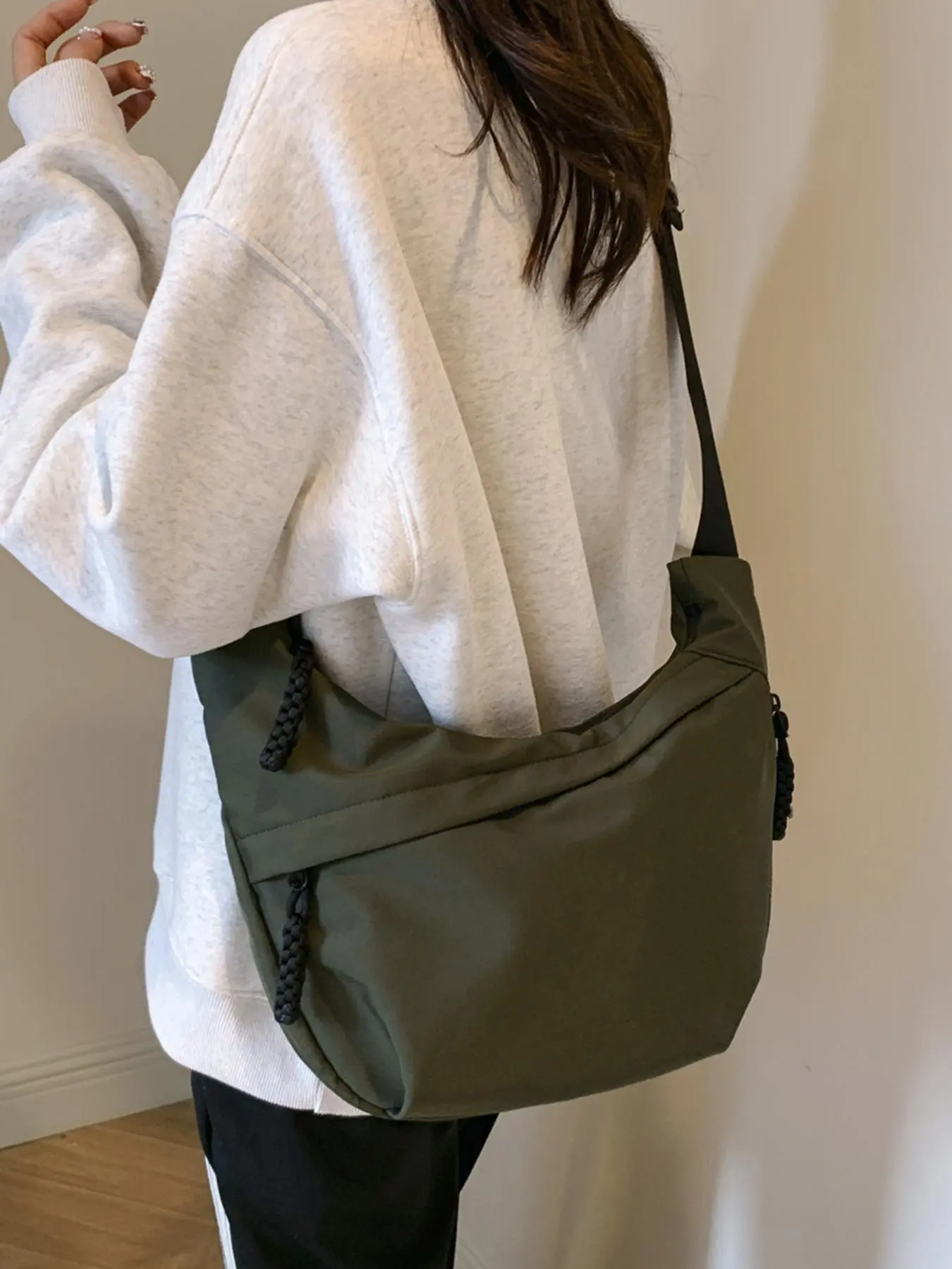 small shoulder bag suitable for both men and women, mini crescent bag with adjustable shoulder strap, lightweight and versatile crossbody bag, Casual crossbody bags, suitable for daily work, commuting, shopping and other scenarios, Casual commuter bag