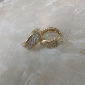 Yudy&Sussy Gold Filled Hoop Earrings with CZ Stones Small Huggie Earrings for Everyday Wear