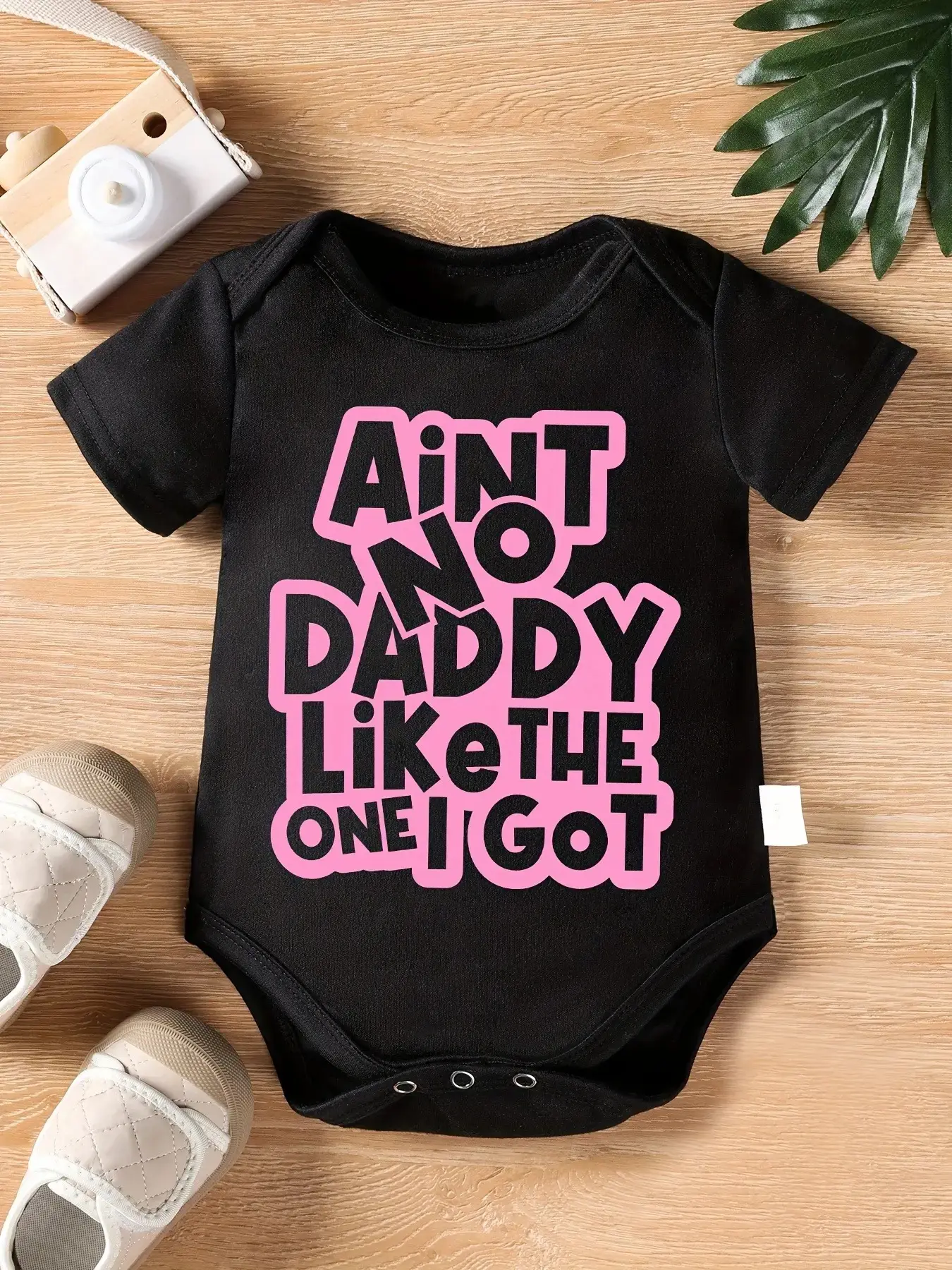 Newborn Baby Bodysuit, Grey Onesie with "Ain't No Daddy Like The One I Got" Quote, Soft Romper with Snap Closure, 3 - 6 Months, Baby Items, For Girls, Snap Buttons, Daddy Slogan, One-Piece Suit