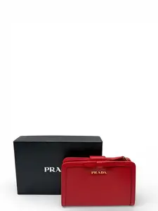 Pre-owned PRADA CROSSHATCH LEATHER Small Leather Goods SAFFIANO RED COMPACT BIFOLD WALLET