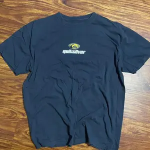 Quiksilver Men's Navy and Black T-shirt, Vintage 90's QUIKSILVER Logo Faded Surf Tee Shirt Boys