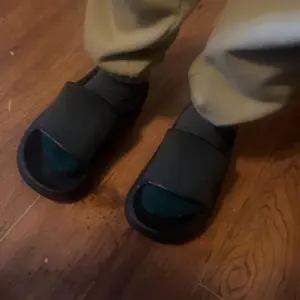 2025 Summer Boys Sandals and Slippers Summer Minimalist Indoor Sandals Beach Slippers Boy and Girl Breathable Feet Stepping Slippers