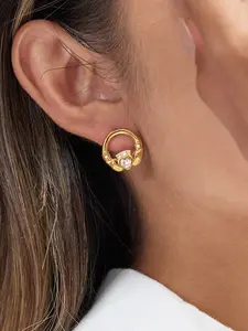 Creative Women's Earrings Vintage Hand-In-Hand Design Studs Stainless Steel 18k Gold Plated Waterproof Earrings Beach Vacation Jewelry Gift