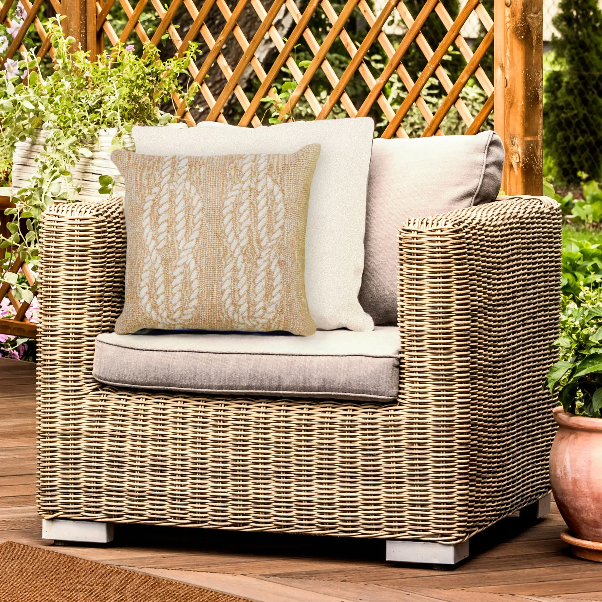 Lush Decor FRONTPORCH Indoor/Outdoor Handmade Pillow - Contemporary Geometric Coastal Beach Accent  (Ropes)