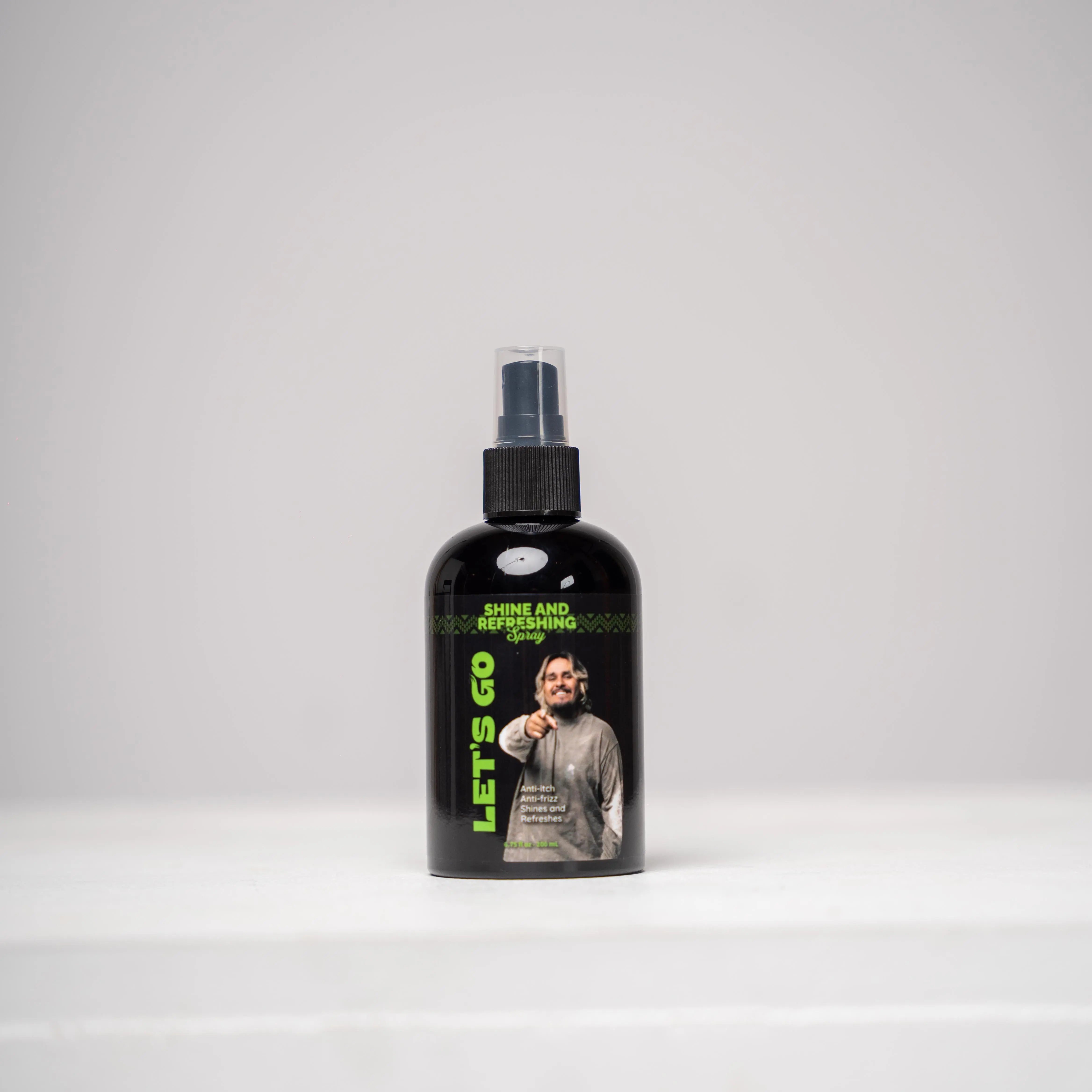 Let's Go Shine & Refreshing Spray—the perfect companion for those in-between wash days! Coconut Oil – Moisture & softness  Shea Butter – Deep conditioning  Keratin – Strengthens & protects  Argan Oil – Shine & frizz control  Sulfate-Free – Gentle on scalp