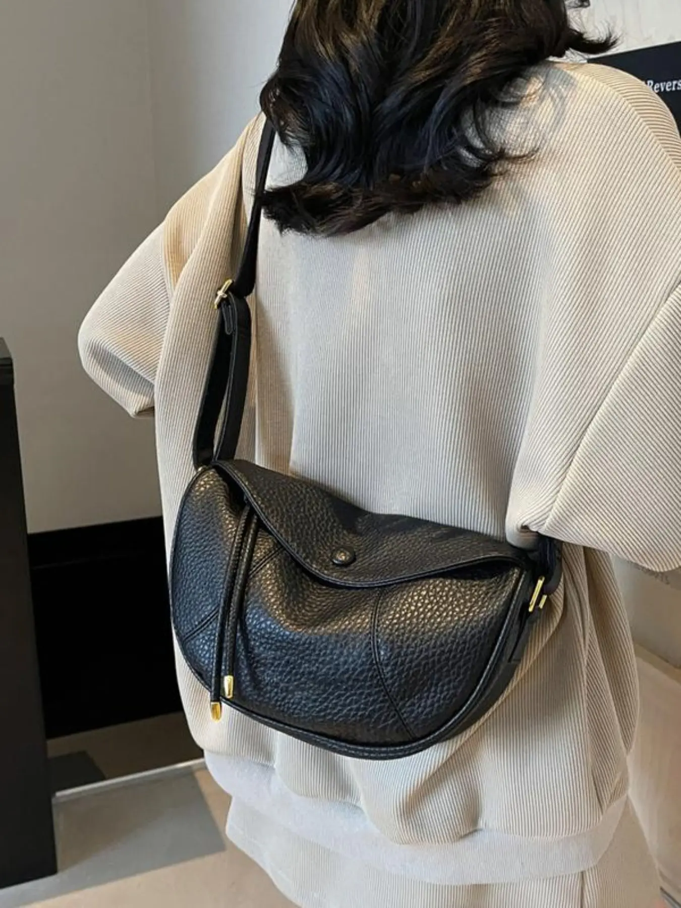 Vintage Black Casual Crossbody Bag for Women Stylish Bag Adjustable Strap Soft Leather Lazy Style Versatile Shoulder Bag Casual Fashion Bag