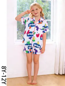 2-piece children's white background with graffiti letters, candy figurines, cartoon patterns, printed short sleeved shorts, soft and comfortable collar design, small pockets, elastic waistband, daily home, casual children's clothing, Collared Pajama Set