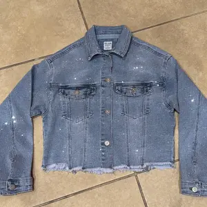 Anabel Rhinestone Denim Jacket - Stylish Glitter Accents & Distressed Hem for Trendy Outfits