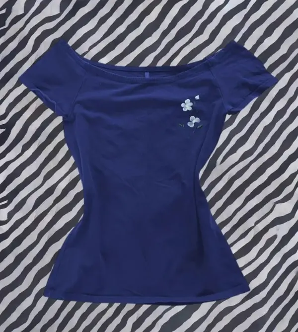 Designer short-sleeved t-shirt, summer style, blue embroidered off-shoulder top.