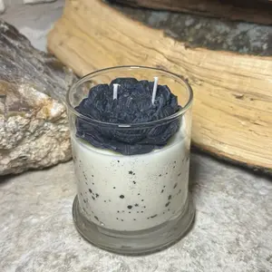 Black rose candle