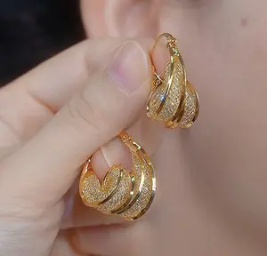 Hong Kong Style Luxury Gold Thread Mesh Hoop Earrings, Elegant Interlocking Loop Design, Chic Circle Clip-On Earrings DZEH3595