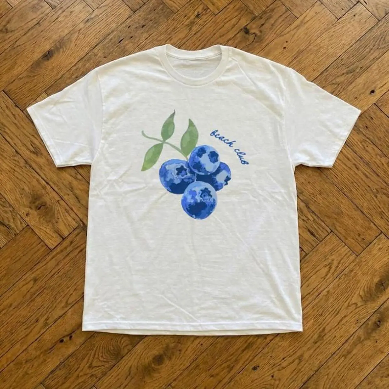 Blueberry Beach Club Shirt, Blueberry Graphic Tee, Coastal Summer Fruit T Shirt, Minimalist Botanical Tee, Cottagecore Aesthetic Shirt, Farmer's Market Tee, Cute Summer Graphic Tee, Berry Lover Gift, Unisex T Shirt