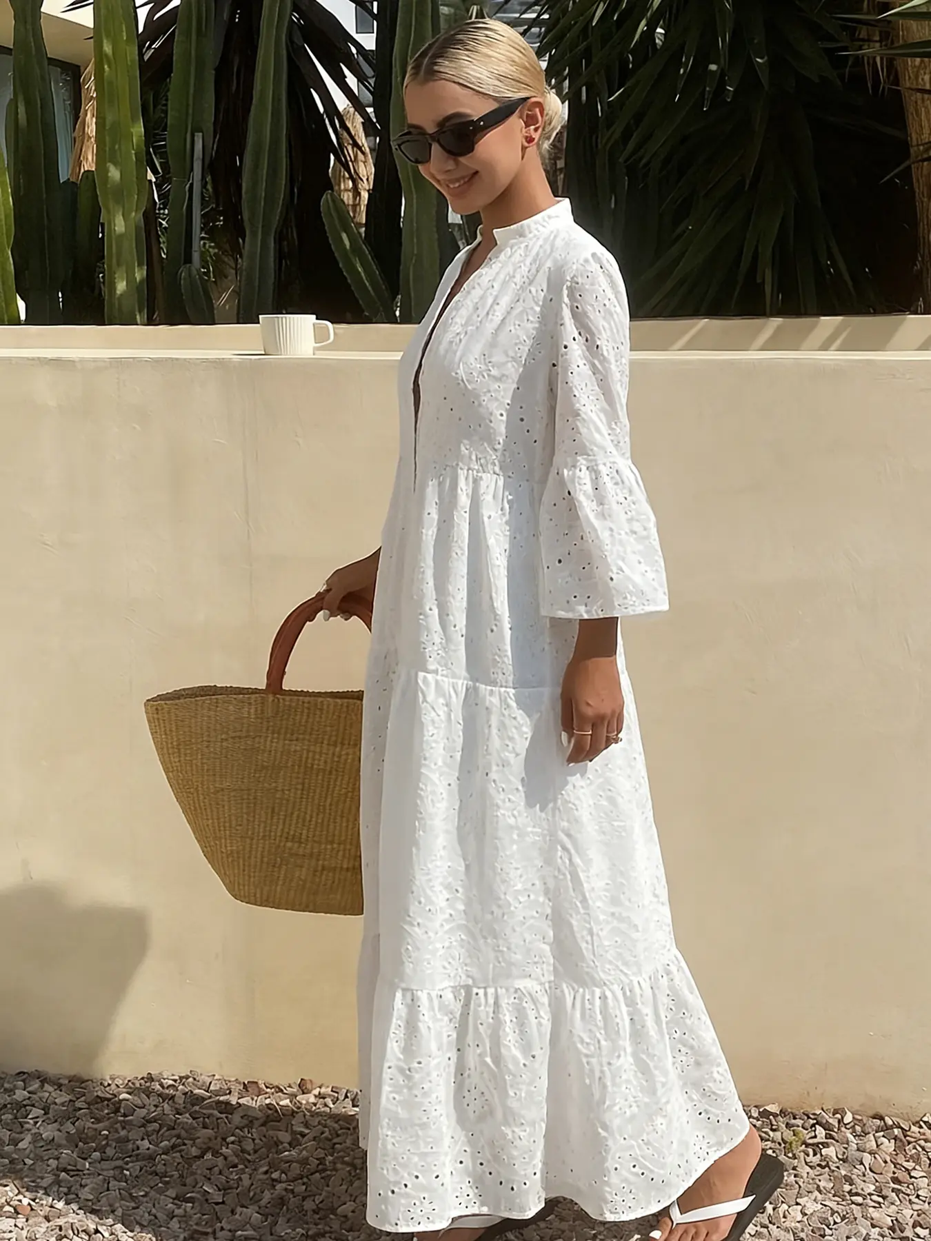 A women's white fashionable French flared sleeve dress Classy Modest Dresses Modest Summer Outfit Ready to Wear with elegant French style, suitable for commuting to work, shopping and outdoor activities, indoor and outdoor dressing
