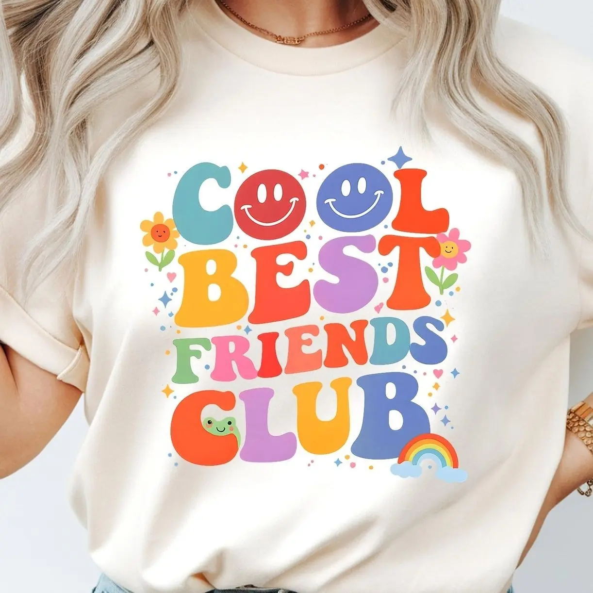 Friends Club T-Shirt, Retro Smiley Face Shirt, Best Friends Graphic Tee, Friendship Gift, Vintage Aesthetic Shirt O1R