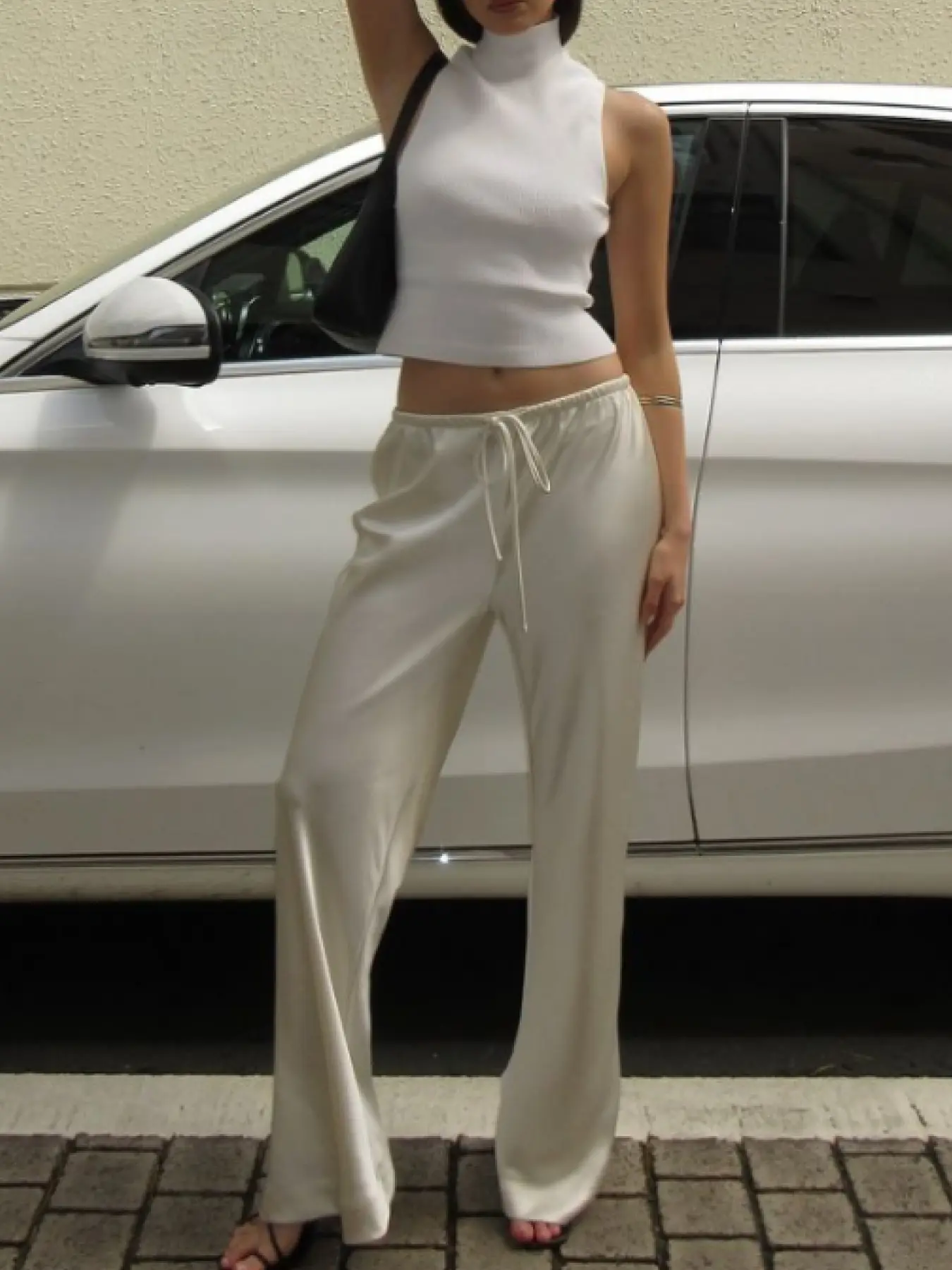 Women's off-white satin drawstring wide-leg pants, Basic, featuring smooth texture and relaxed loose fit, suitable for casual occasions such as light urban office wear, afternoon tea outings, Womenswear