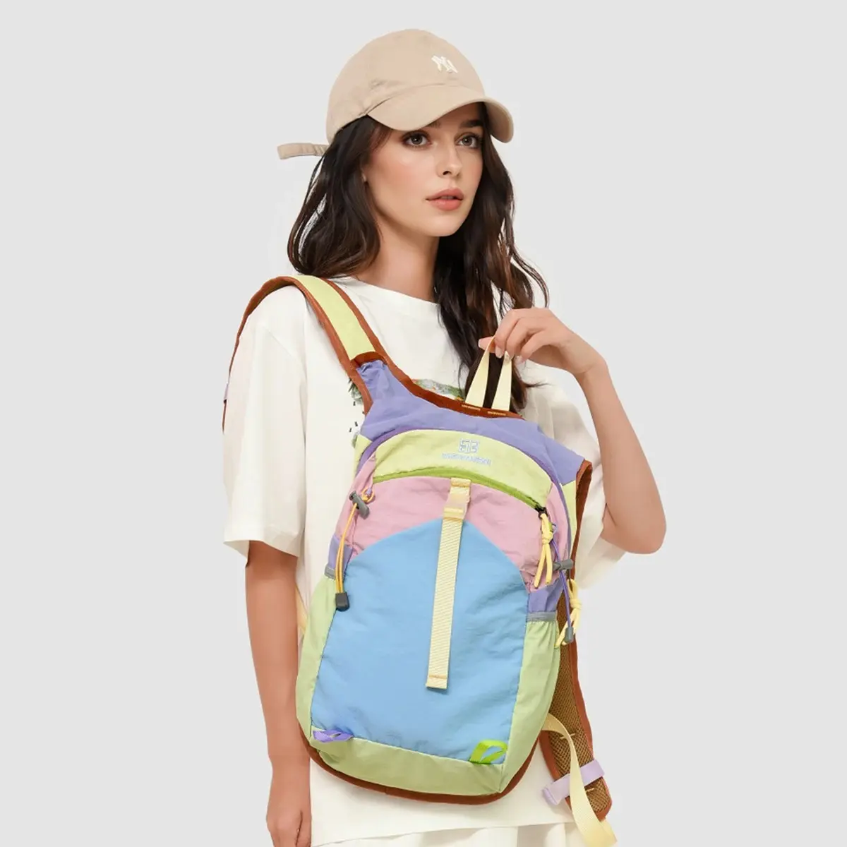 Outdoor Hiking and Mountaineering Bag, Lightweight Backpack, Foldableable Waterproof Travel Bag, Professional Flushing Bag, Skin Backpack, Female Mountain Climbing and Fishing Sports