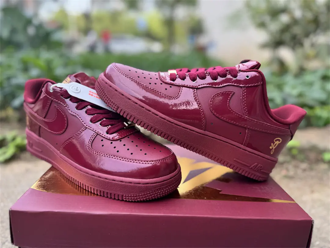 Wine Red Gloss Patent Leather With Golden Thread Embroidery Accent Low-top Atmospheric Trendy Skate Sneakers