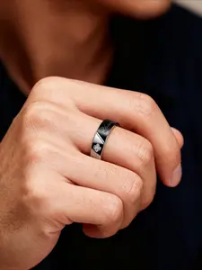 1pc Fashionable Stainless Steel Plum Blossom Inlaid Cubic Zirconia Men's Letter Ring
