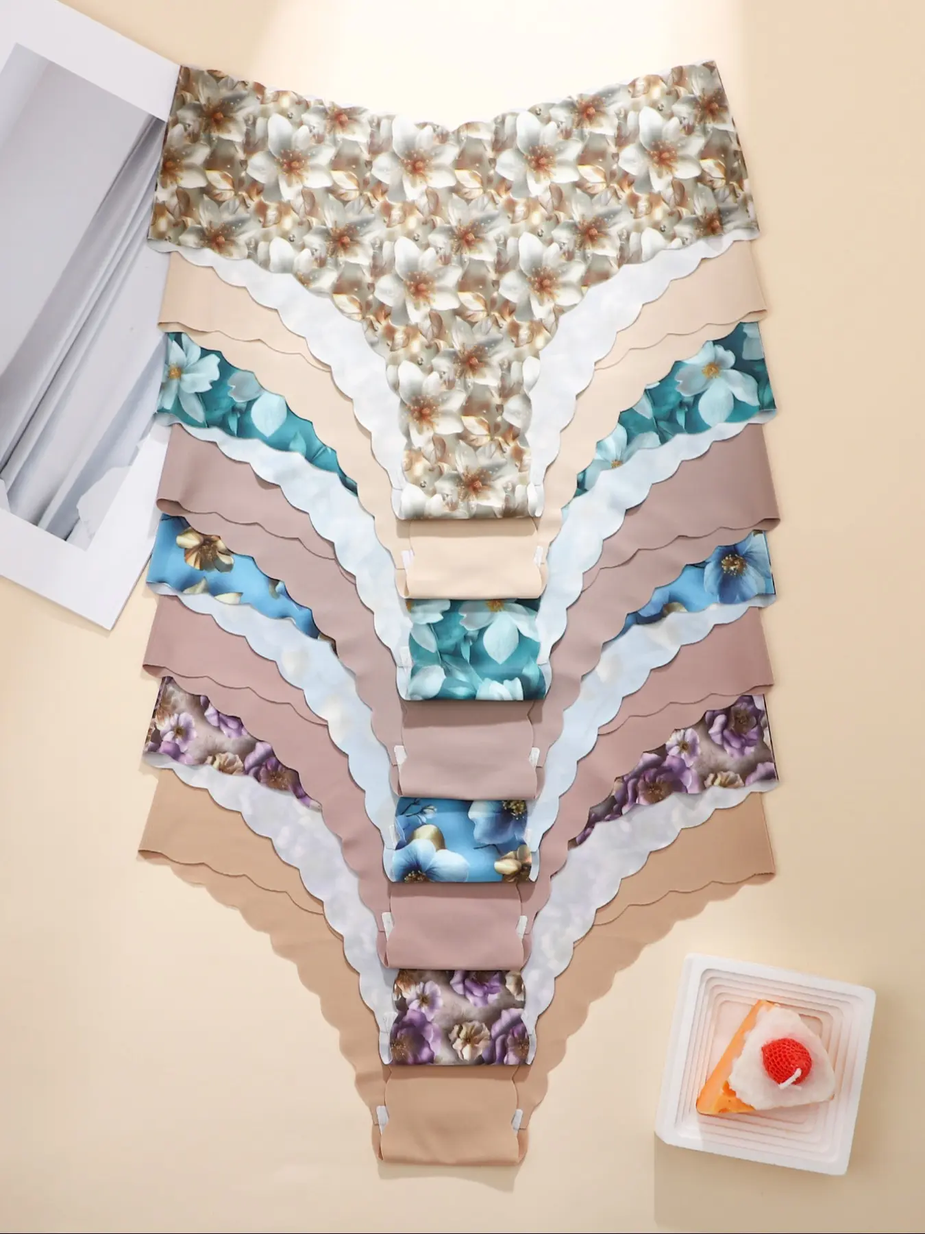 Women's Leopard Print & Solid Color Panties, Comfortable Seamless Triangle Underwear, V-Shape Pull-Up Waistband, Floral Pattern Women's Leopard Print & Solid Color Panties, Comfortable Seamless Triangle Underwear, V-Shape Pull-Up Waistband, Floral Pattern