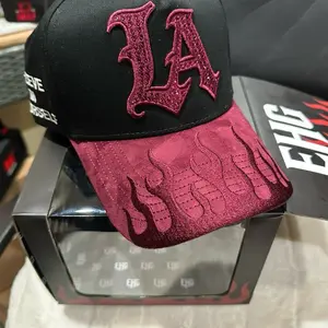 Gorra Premium Bordada con Pedrería y Visera de Llamas