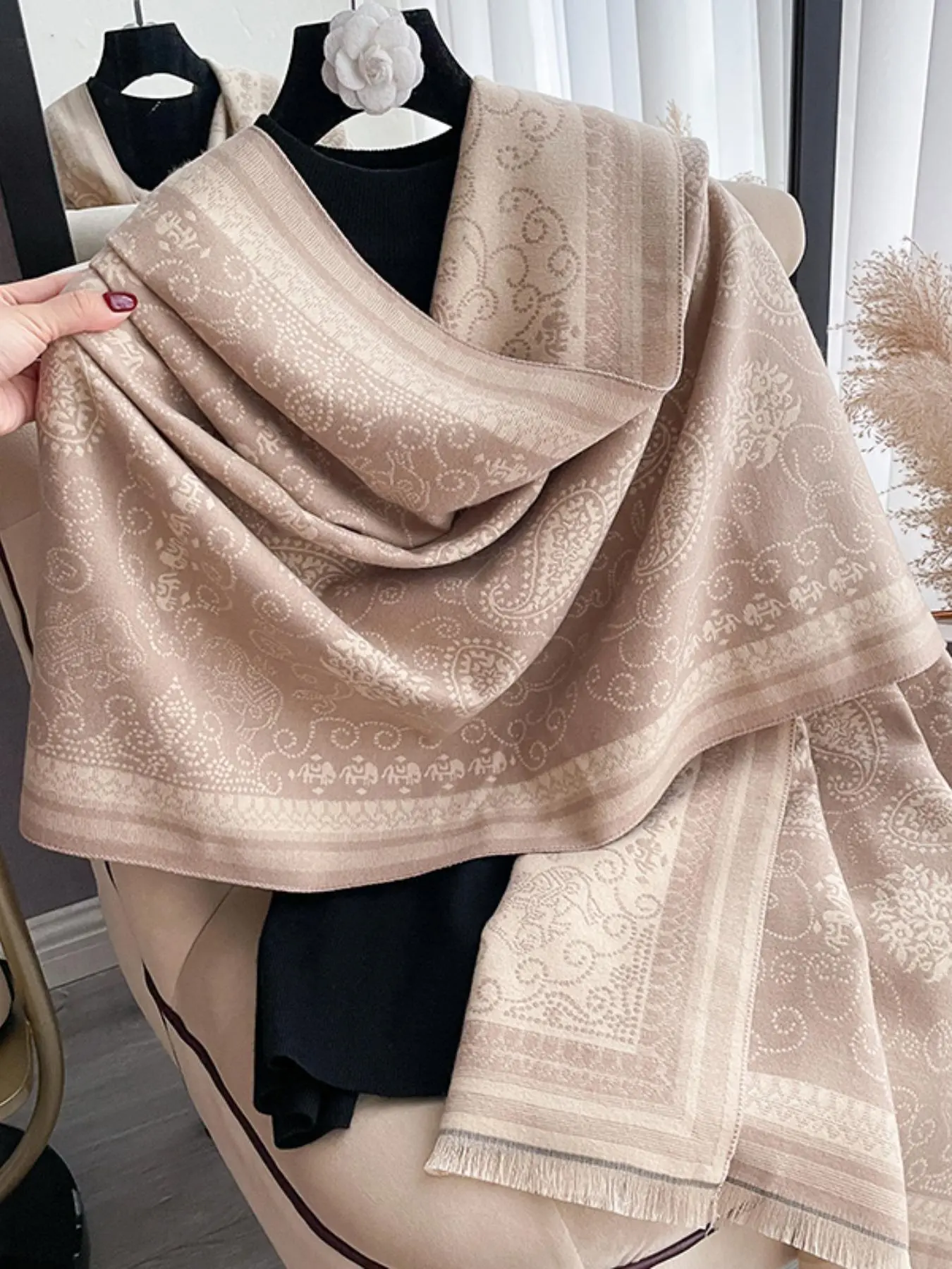 Women's Paisley Print Tassel Decor Asian Scarf, Casual Soft Warm Shawl for Fall & Winter, Fashion Accessories for Daily Wear