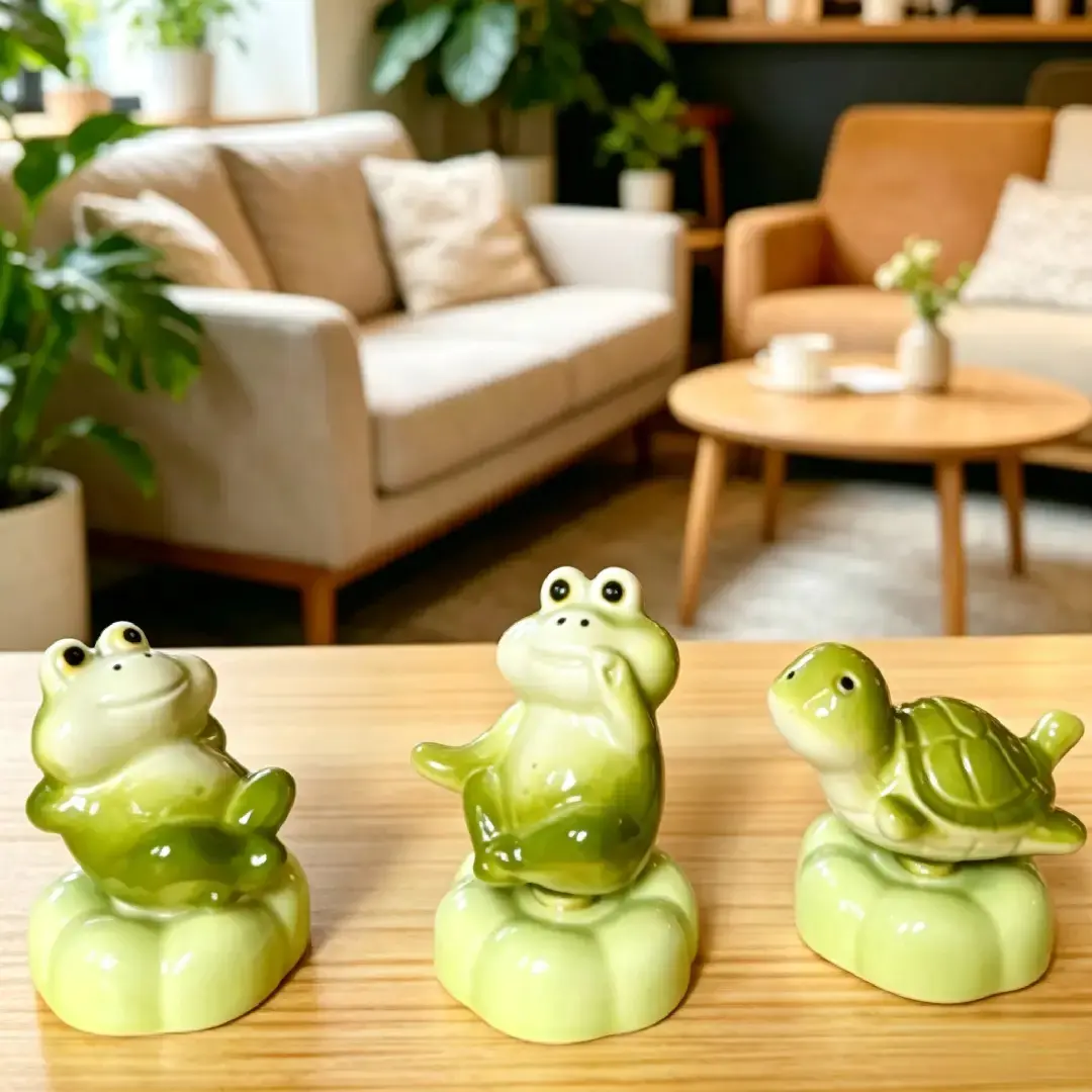Creative ceramic frog ornament, a fun rotating craft item