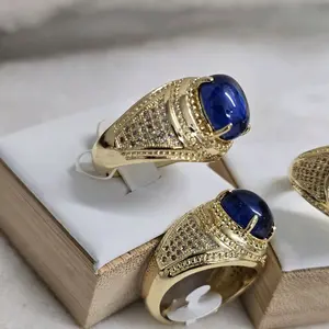 # 0058 Anillo Color Azul en Oro Laminado 14k Alta Calidad con Detalles de Diamantes y Diseño Elegante