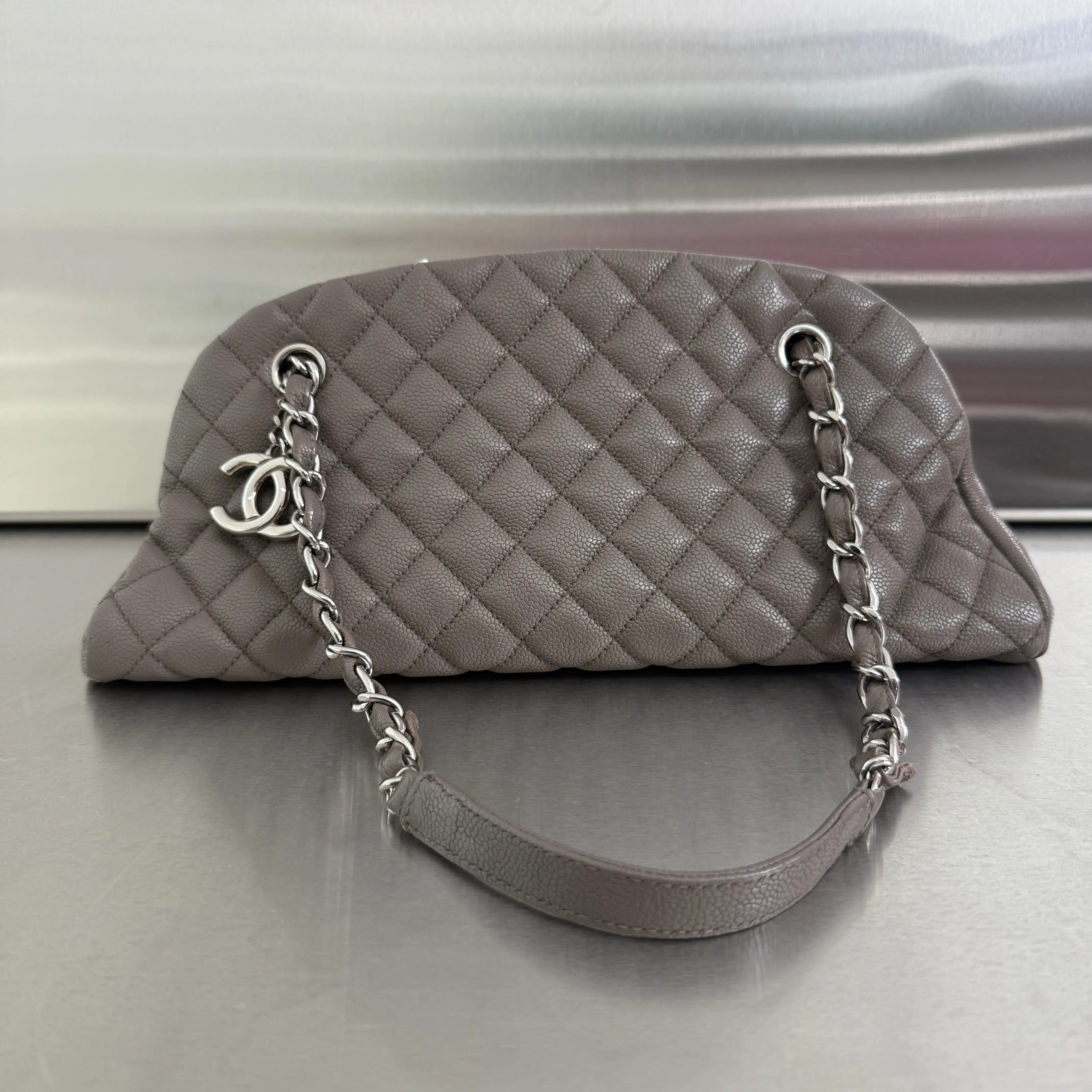 Pre-owned Caviar Shoulder Bags Chanel Quilted Medium Just Mademoiselle Grey