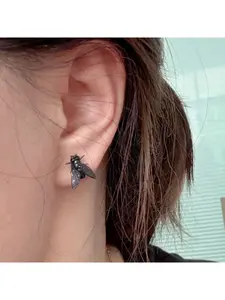 Personalized simulation mini black small fly-shaped earrings - quirky, abstract, niche design, creative, simple earrings, women's earrings