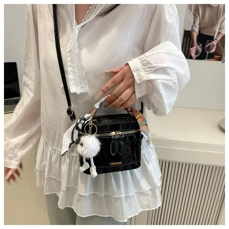 Women’s Small Square Crossbody Bag, Korean Style Aesthetic Mini Shoulder Purse, Lightweight Cute Everyday Handbag, Adjustable Strap Casual Travel Bag for Shopping, Gym, Work & Summer Outfits